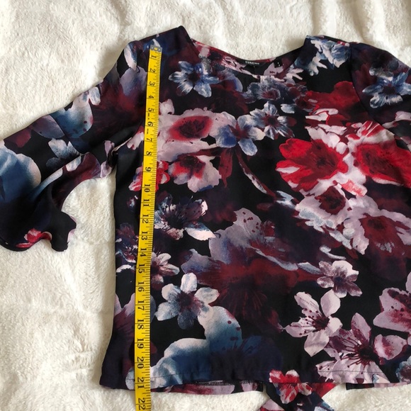 Floral bell-sleeve blouse - Picture 5 of 5